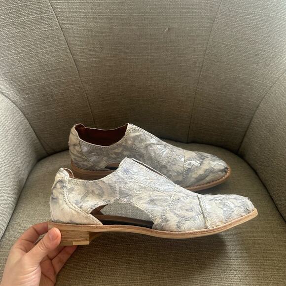 NWOT: All Black Cowman Fur Cutout Oxford